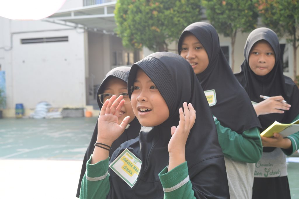 English Camp 2024 SDIT Tunas Harapan Ilahi: Serunya Belajar Bahasa Inggris dengan Games dan Native Speakers